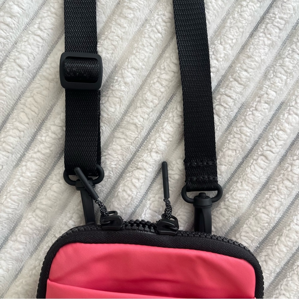 Lululemon Pink Crossbody Cell Phone Bag - Picture 3 of 9